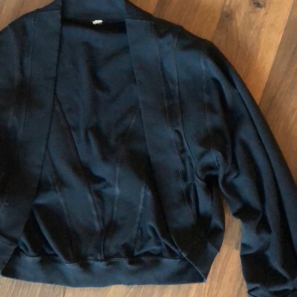 RARE Lululemon crop top cardigan jacket size 4-8 - Picture 2 of 16